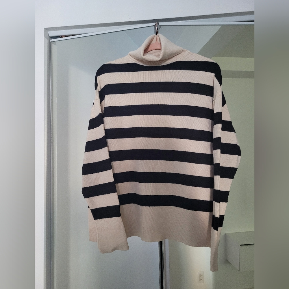 Amisu Black and Cream Striped Turtleneck Sweater